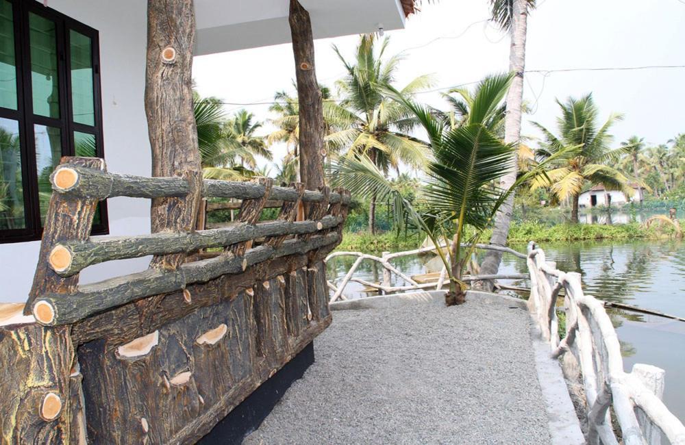 Munroe Island Lake Resort Mundrothuruth Ngoại thất bức ảnh